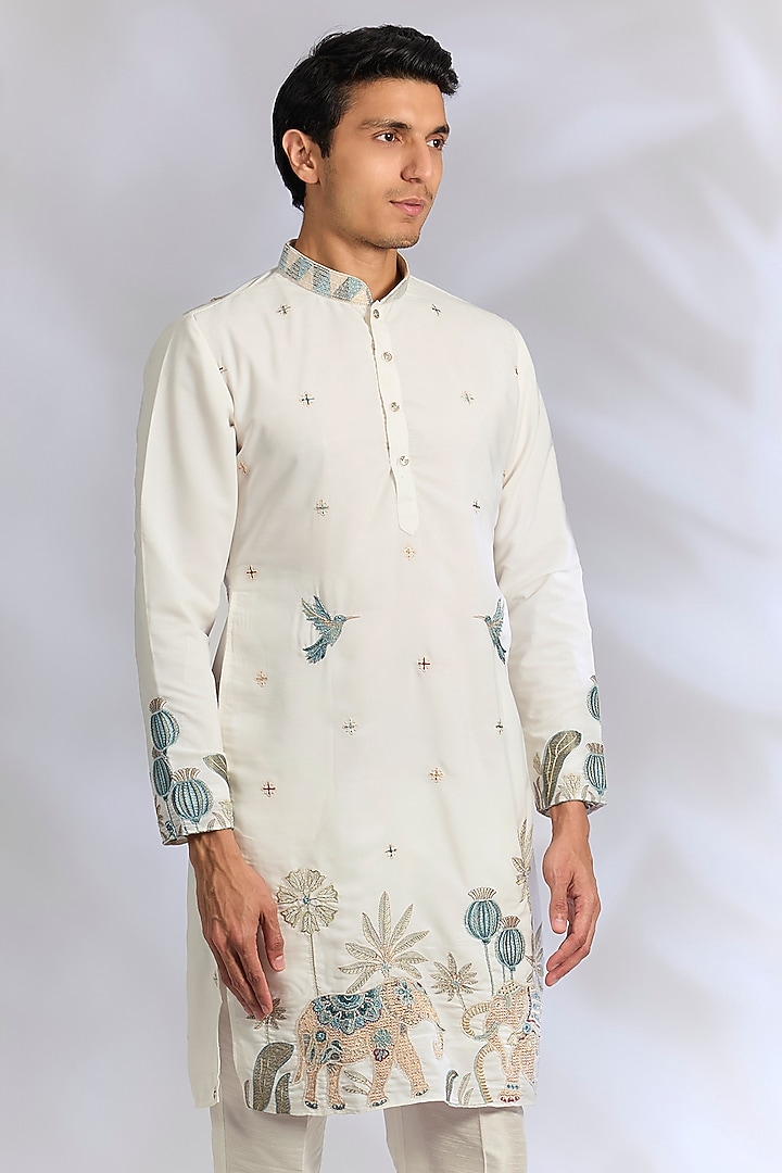 Off-White Crepe Silk Resham Embroidered Kurta Set by RNG Safawala Men at Pernia's Pop Up Shop