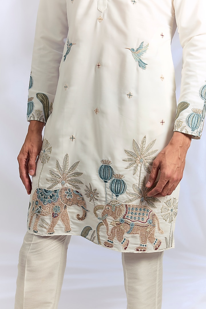 Off-White Crepe Silk Resham Embroidered Kurta Set by RNG Safawala Men at Pernia's Pop Up Shop