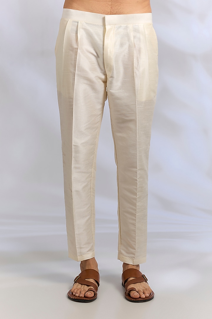 Off-White Cotton Silk Sequins Embroidered Kurta Set by RNG Safawala Men at Pernia's Pop Up Shop