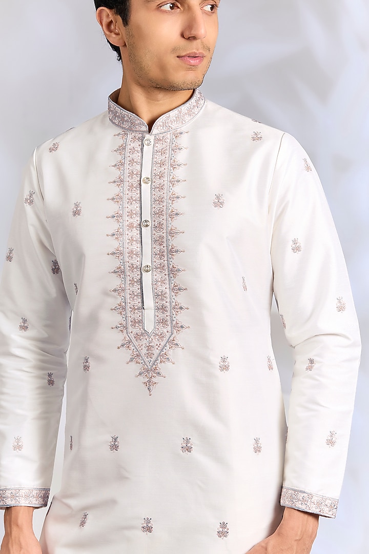 Off-White Cotton Silk Sequins Embroidered Kurta Set by RNG Safawala Men at Pernia's Pop Up Shop