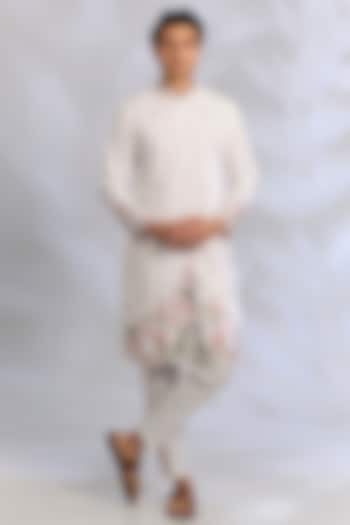 Off-White Crepe Silk Resham Embroidered Kurta Set by RNG Safawala Men at Pernia's Pop Up Shop