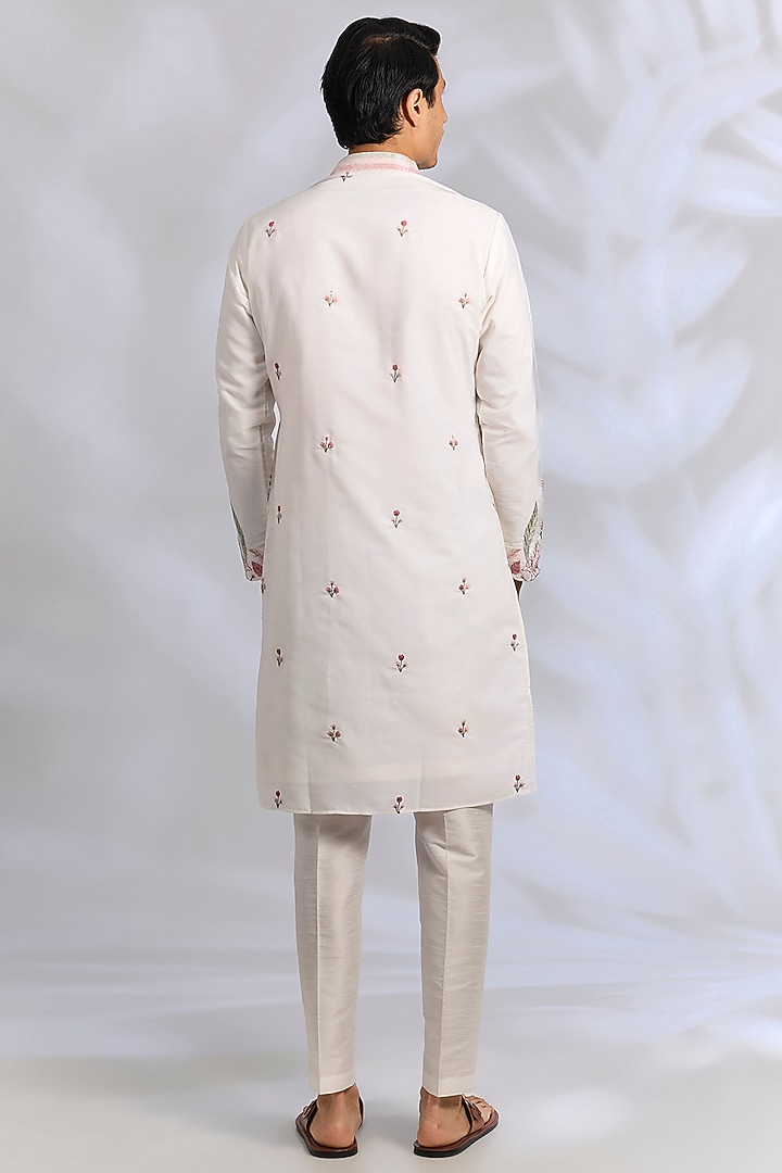 Off-White Crepe Silk Resham Embroidered Kurta Set by RNG Safawala Men at Pernia's Pop Up Shop