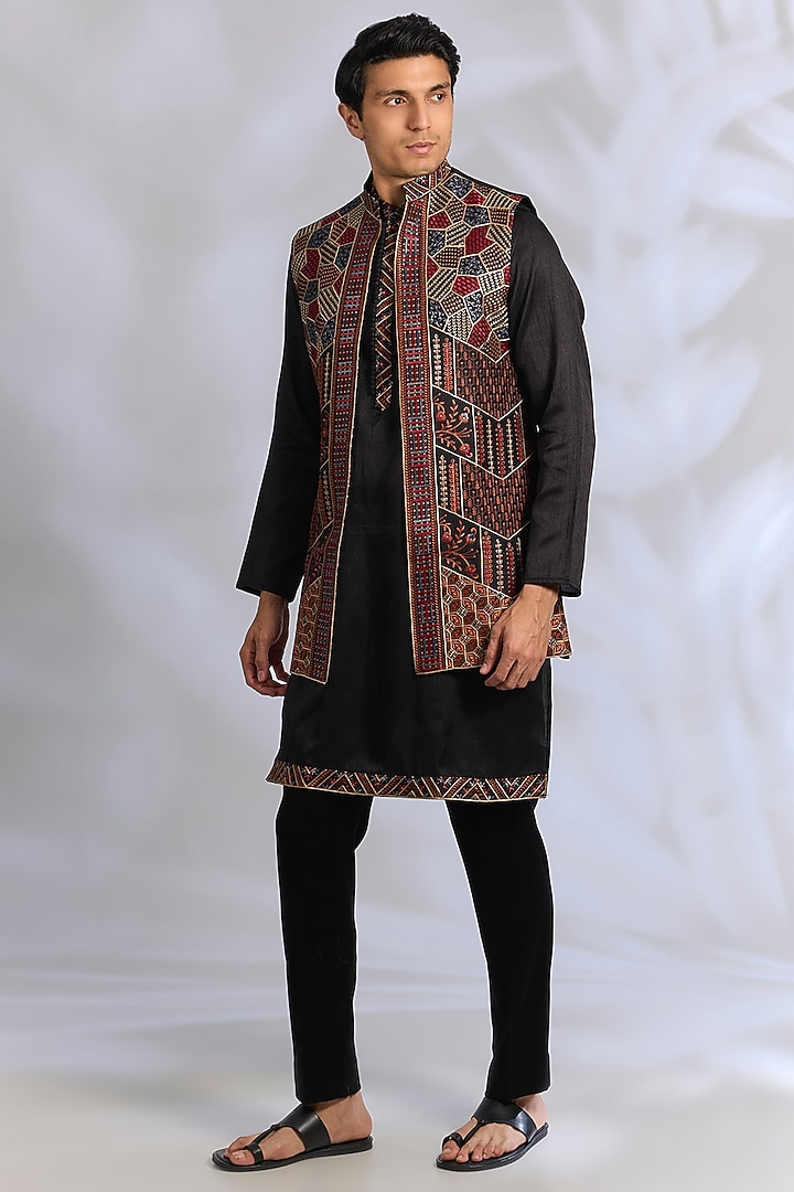 Dark Blue Crepe Silk Resham Embroidered Indo Western Set by RNG Safawala Men at Pernia's Pop Up Shop