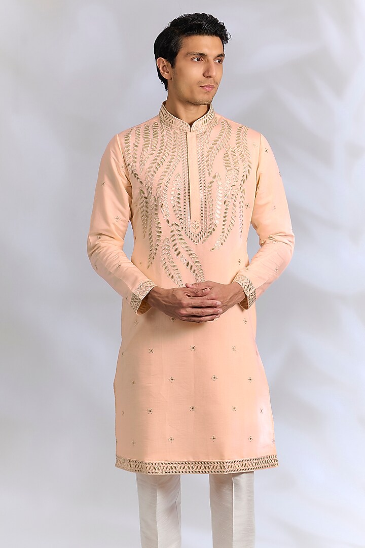 Peach Crepe Silk Resham Embroidered Kurta Set by RNG Safawala Men at Pernia's Pop Up Shop