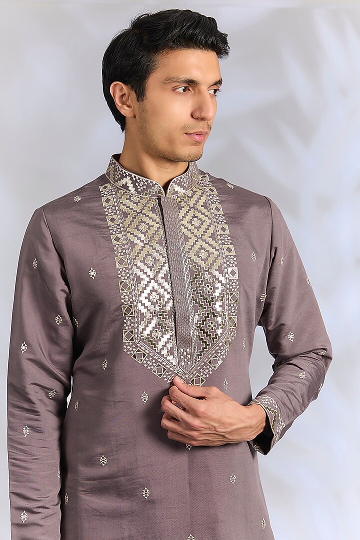Purple Crepe Silk Resham Embroidered Kurta Set by RNG Safawala Men at Pernia's Pop Up Shop