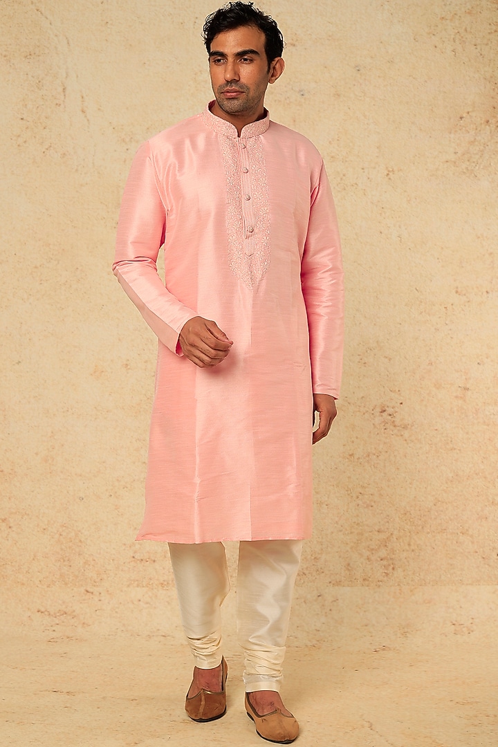 Pink Dupion Silk Thread Embroidered Kurta Set by RNG Safawala Men at Pernia's Pop Up Shop