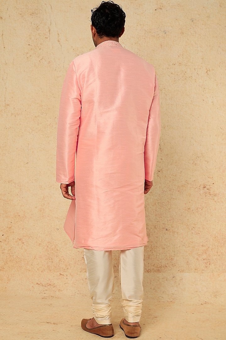 Pink Dupion Silk Thread Embroidered Kurta Set by RNG Safawala Men at Pernia's Pop Up Shop