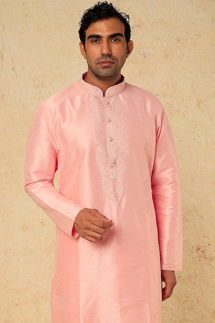Pink Dupion Silk Thread Embroidered Kurta Set by RNG Safawala Men at Pernia's Pop Up Shop