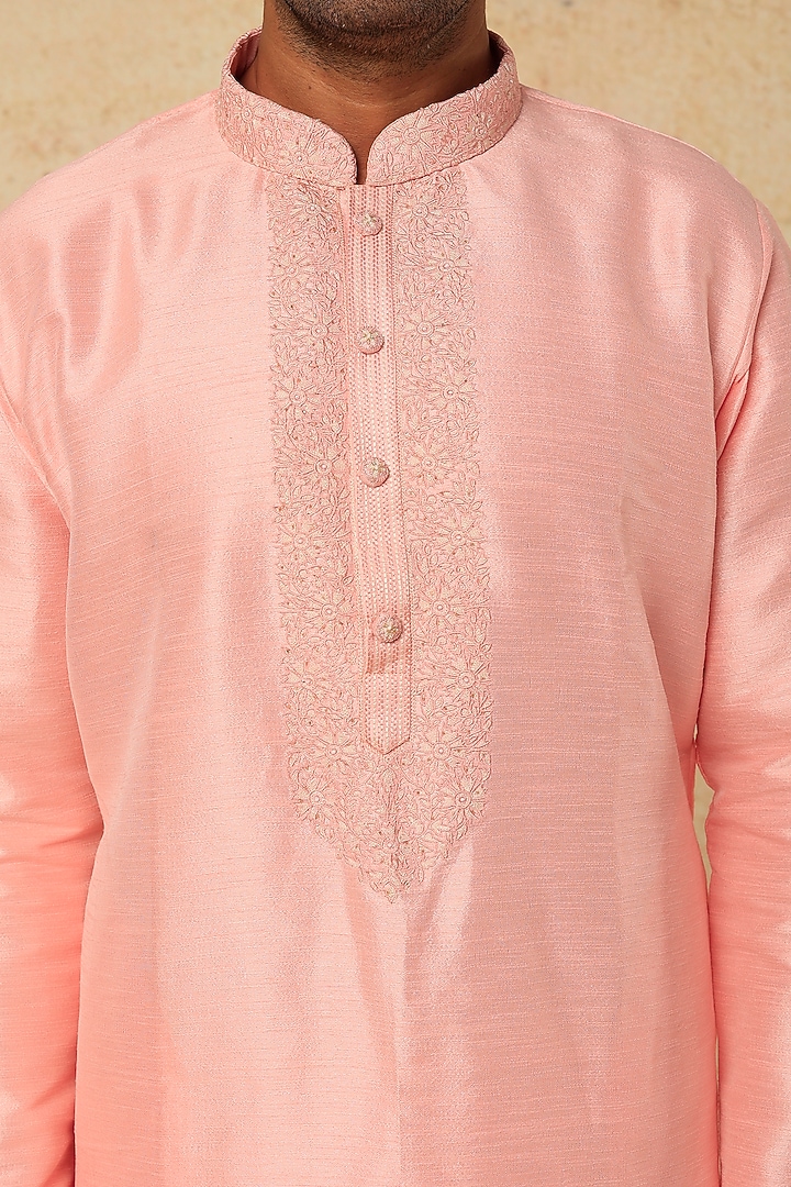 Pink Dupion Silk Thread Embroidered Kurta Set by RNG Safawala Men at Pernia's Pop Up Shop