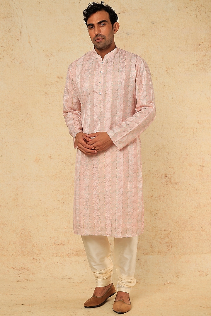 Blush Pink Embroidered Kurta Set by RNG Safawala Men at Pernia's Pop Up Shop