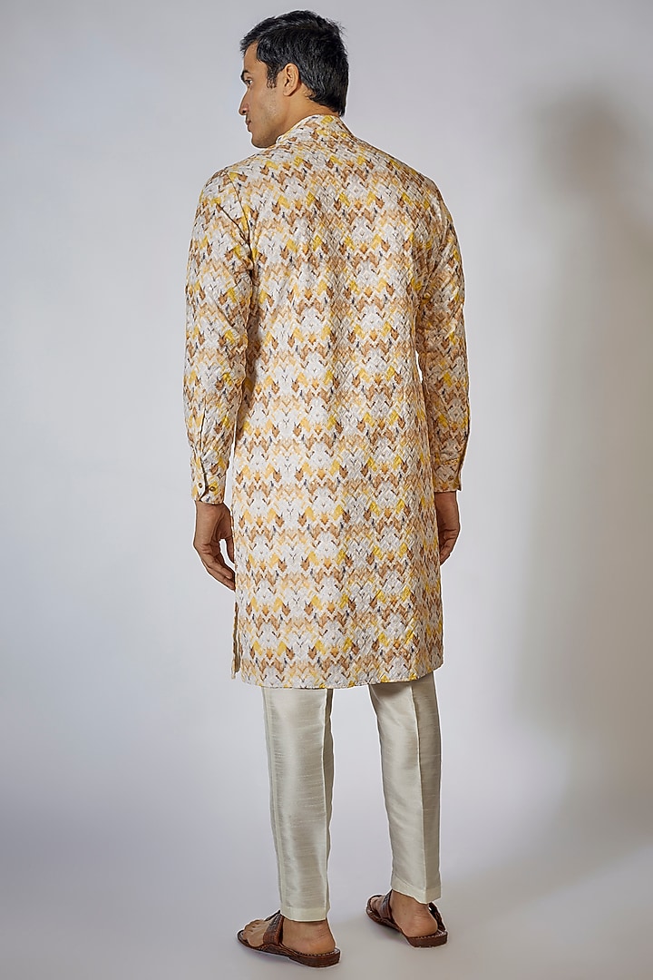Off-White Cotton Silk Printed & Thread Embroidered Kurta Set by RNG Safawala Men at Pernia's Pop Up Shop
