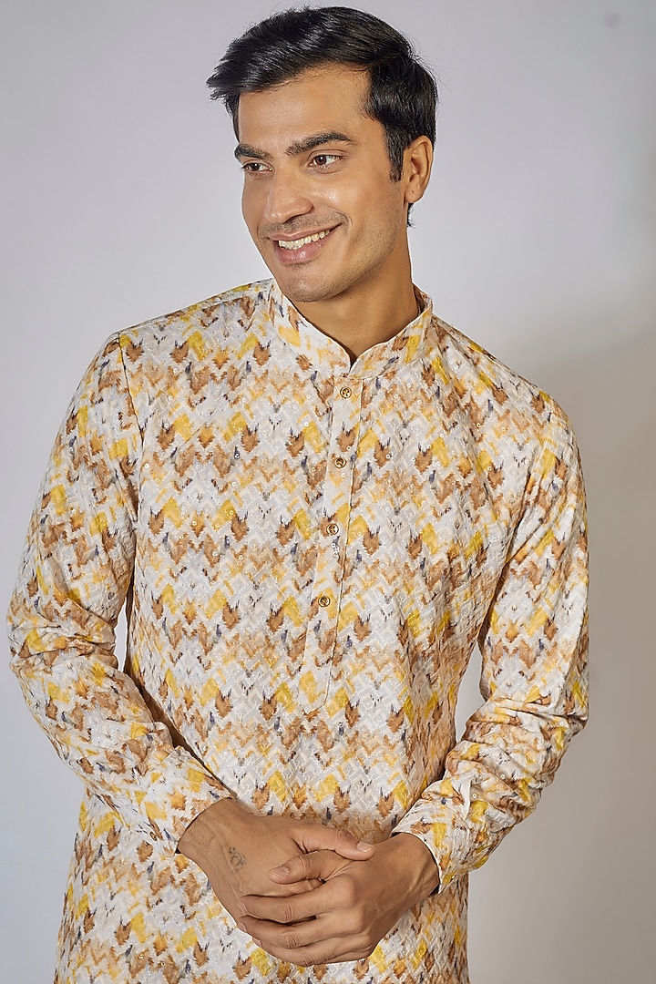 Off-White Cotton Silk Printed & Thread Embroidered Kurta Set by RNG Safawala Men at Pernia's Pop Up Shop