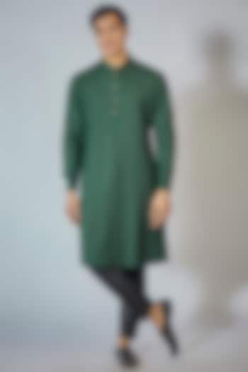 Bottle Green Cotton Silk Embroidered Kurta Set by RNG Safawala Men at Pernia's Pop Up Shop