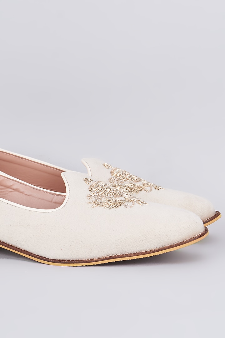 White Suede Embroidered Juttis by RNG Safawala Men at Pernia's Pop Up Shop