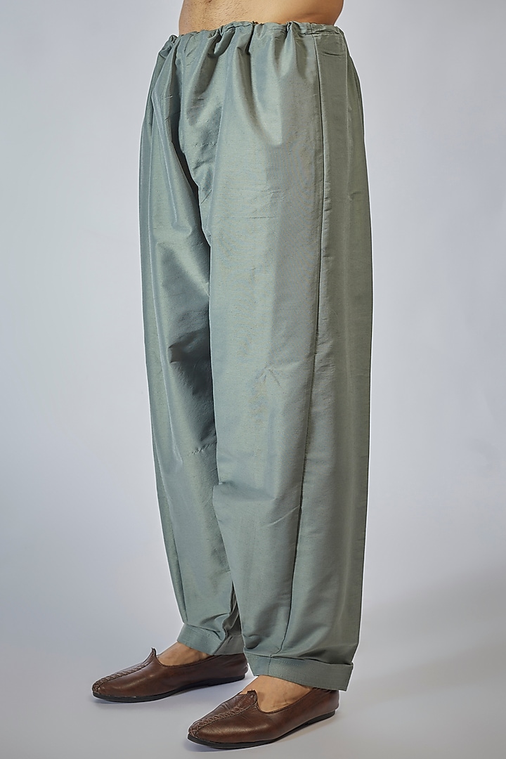 Grey Georgette Thread Embroidered Kurta Set by RNG Safawala Men at Pernia's Pop Up Shop