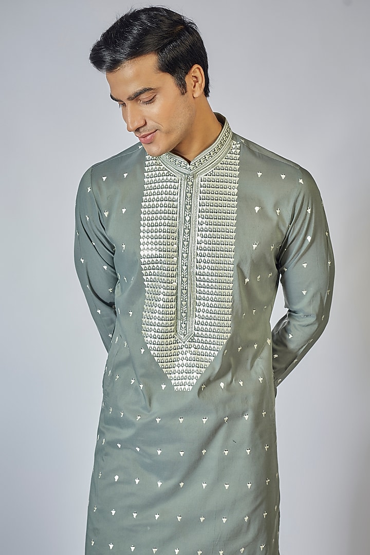 Grey Georgette Thread Embroidered Kurta Set by RNG Safawala Men at Pernia's Pop Up Shop