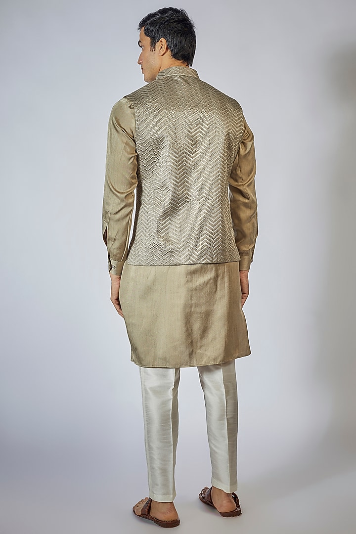 Sage Green Raw Silk Embroidered Bundi Jacket Set by RNG Safawala Men at Pernia's Pop Up Shop