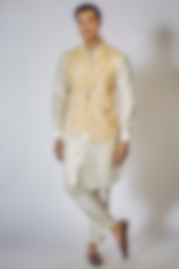 Yellow Raw Silk Embroidered Bundi Jacket Set by RNG Safawala Men