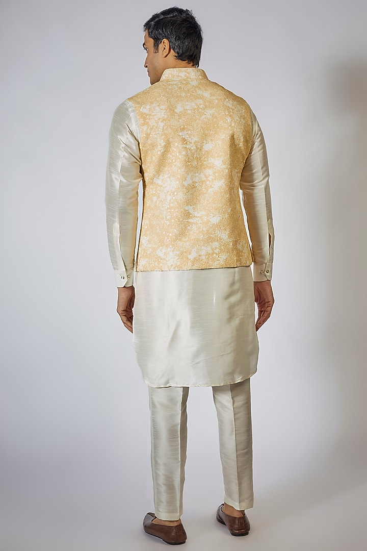 Yellow Shaded Raw Silk Sequins Embroidered Bundi Jacket Set by RNG Safawala Men at Pernia's Pop Up Shop