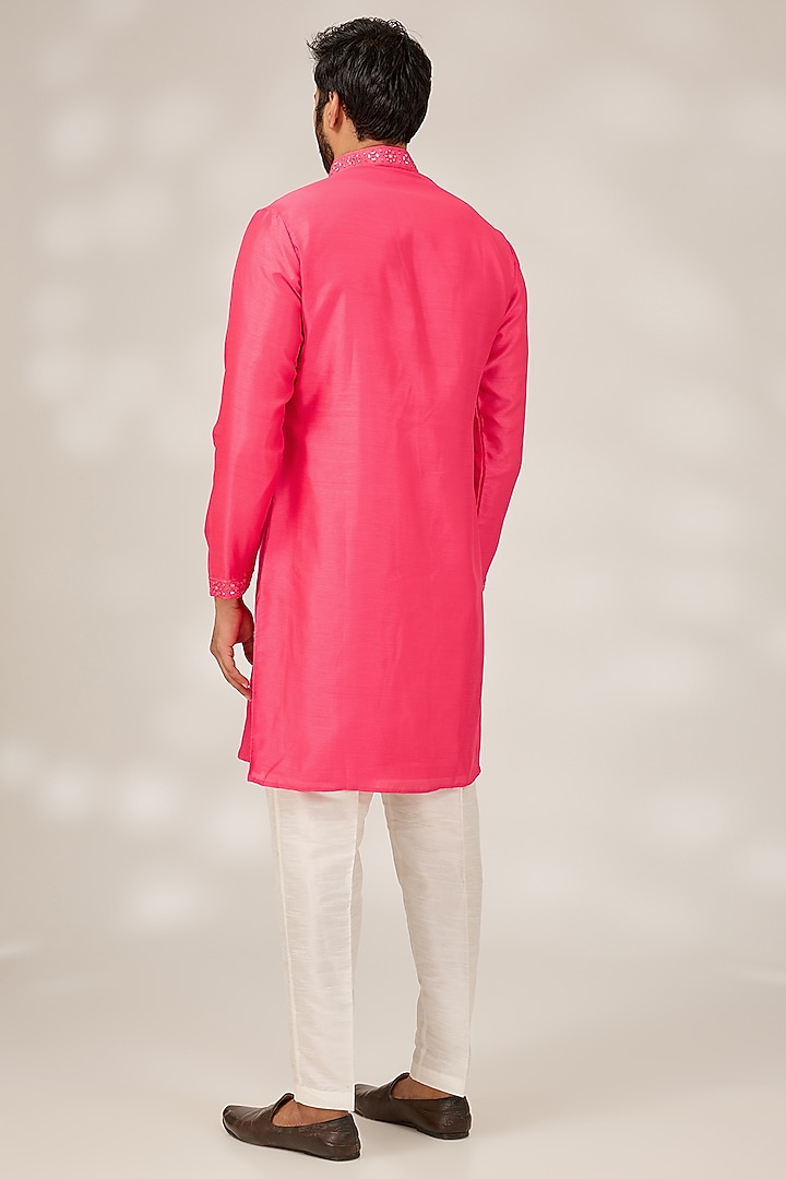 Fuchsia Slub Silk Mirror Embroidered Kurta Set by RNG Safawala Men at Pernia's Pop Up Shop