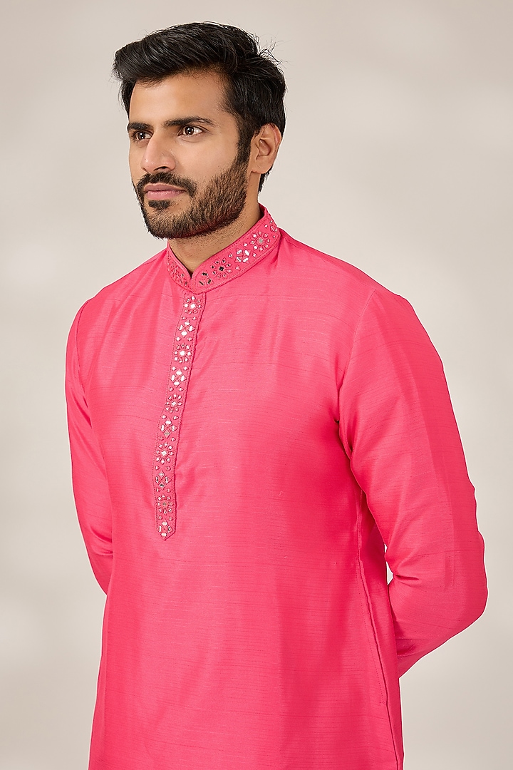 Fuchsia Slub Silk Mirror Embroidered Kurta Set by RNG Safawala Men at Pernia's Pop Up Shop