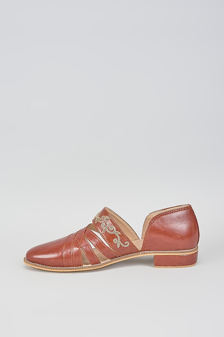 Tan Brown Artificial Leather Zari Embroidered Juttis by RNG Safawala Men at Pernia's Pop Up Shop