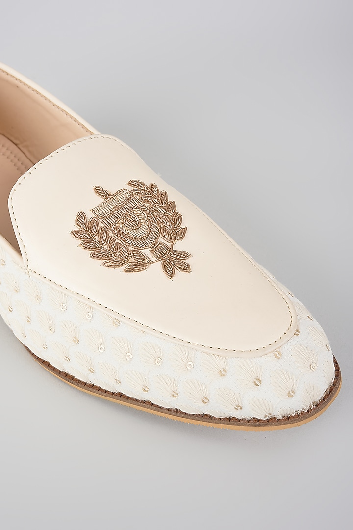 Off-White Artificial Leather Zari Embroidered Juttis by RNG Safawala Men at Pernia's Pop Up Shop