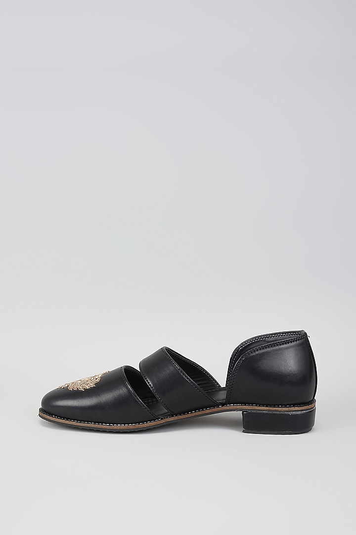 Black Artificial Leather Zari Embroidered Juttis by RNG Safawala Men at Pernia's Pop Up Shop