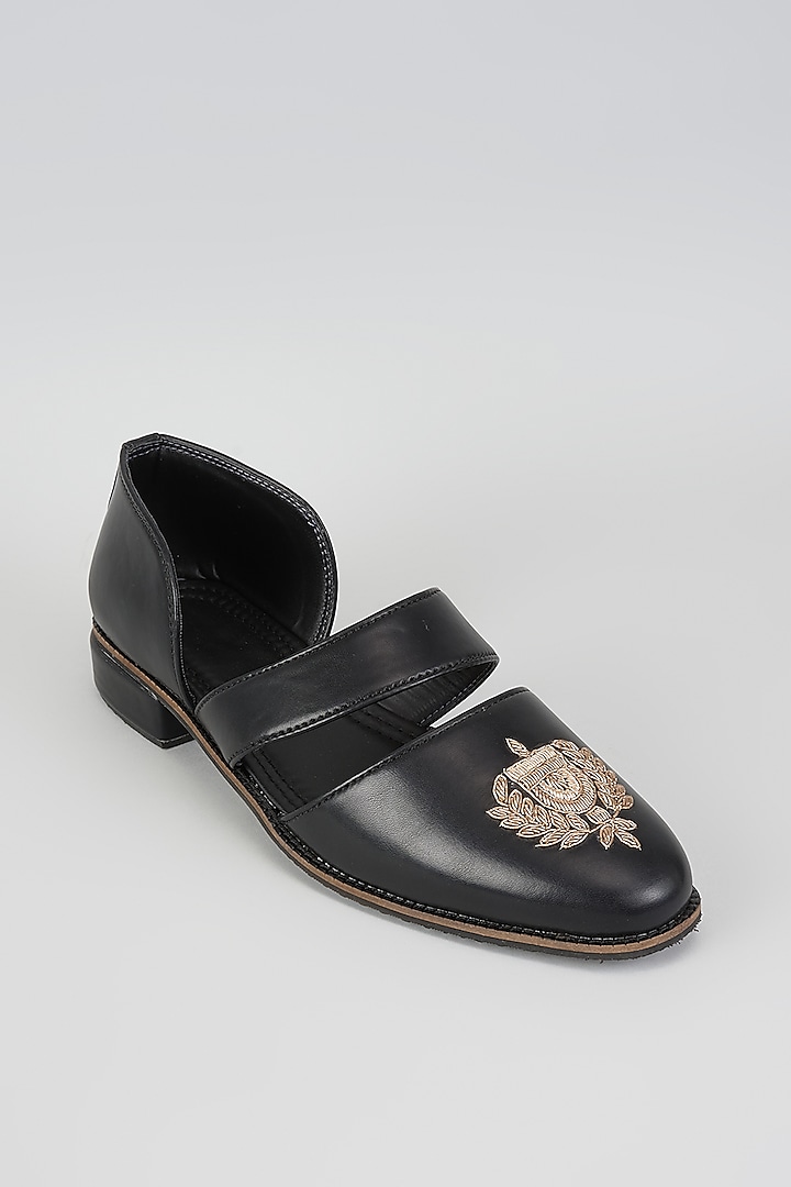 Black Artificial Leather Zari Embroidered Juttis by RNG Safawala Men at Pernia's Pop Up Shop