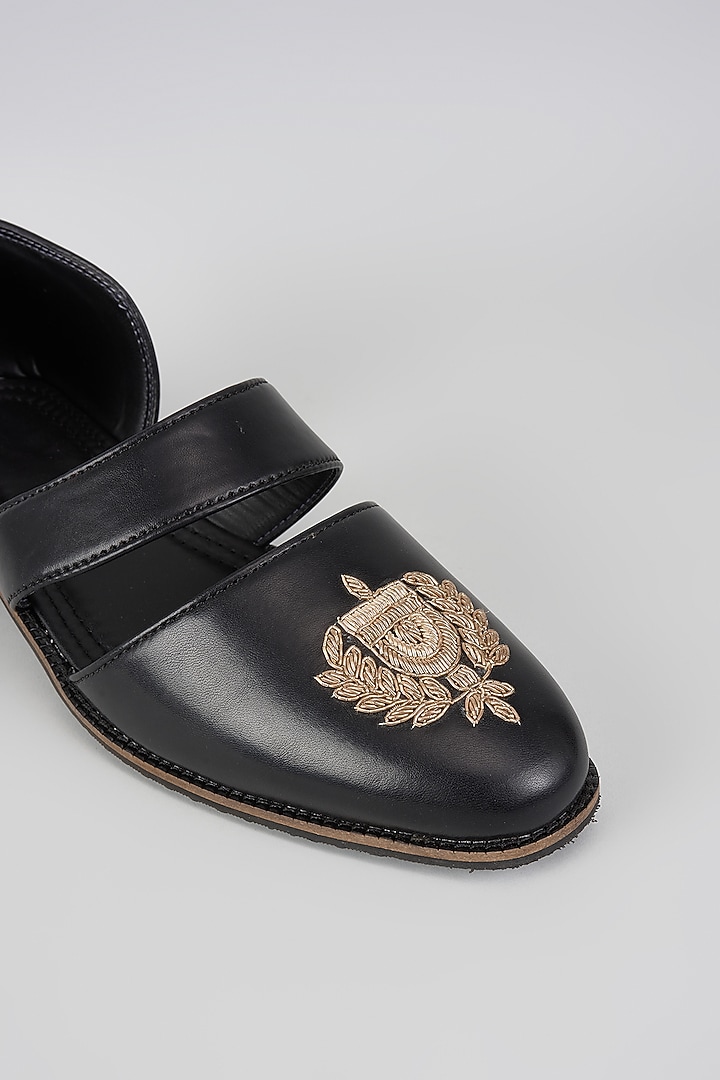 Black Artificial Leather Zari Embroidered Juttis by RNG Safawala Men at Pernia's Pop Up Shop