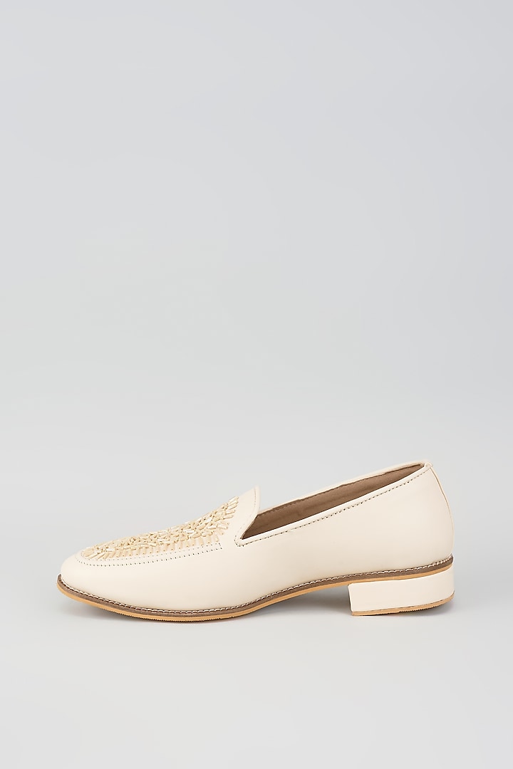Off-White Suede Velvet Cutdana & Bead Embroidered Juttis by RNG Safawala Men at Pernia's Pop Up Shop