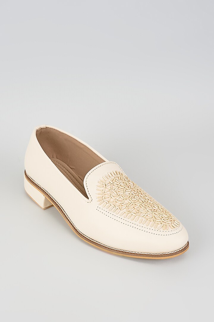 Off-White Suede Velvet Cutdana & Bead Embroidered Juttis by RNG Safawala Men at Pernia's Pop Up Shop