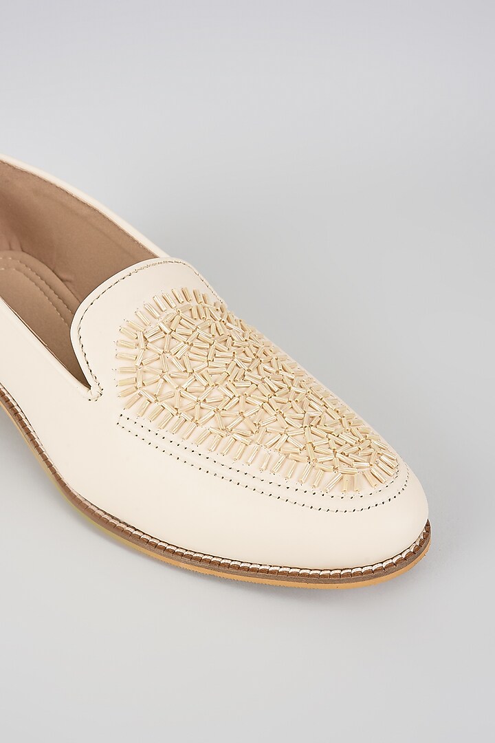 Off-White Suede Velvet Cutdana & Bead Embroidered Juttis by RNG Safawala Men at Pernia's Pop Up Shop
