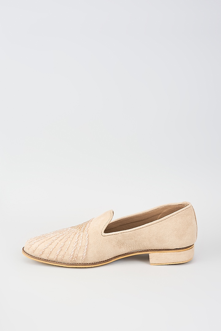 Blush Pink Suede Velvet Cutdana Embroidered Juttis by RNG Safawala Men at Pernia's Pop Up Shop