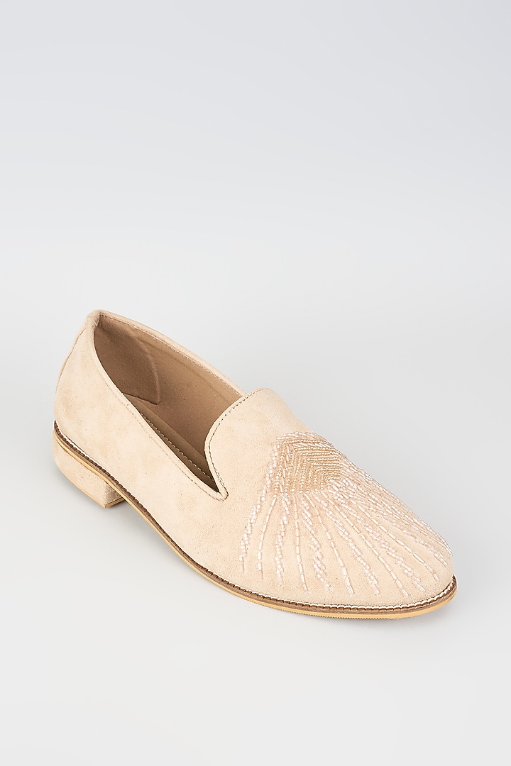 Blush Pink Suede Velvet Cutdana Embroidered Juttis by RNG Safawala Men at Pernia's Pop Up Shop