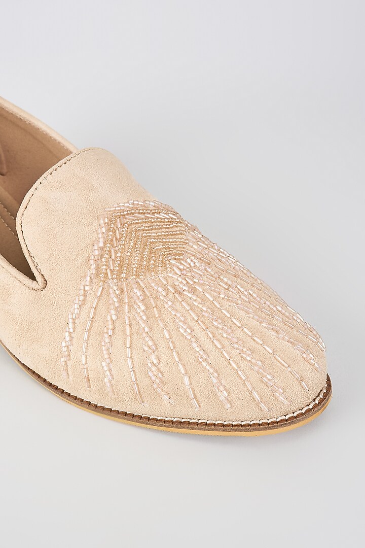 Blush Pink Suede Velvet Cutdana Embroidered Juttis by RNG Safawala Men at Pernia's Pop Up Shop