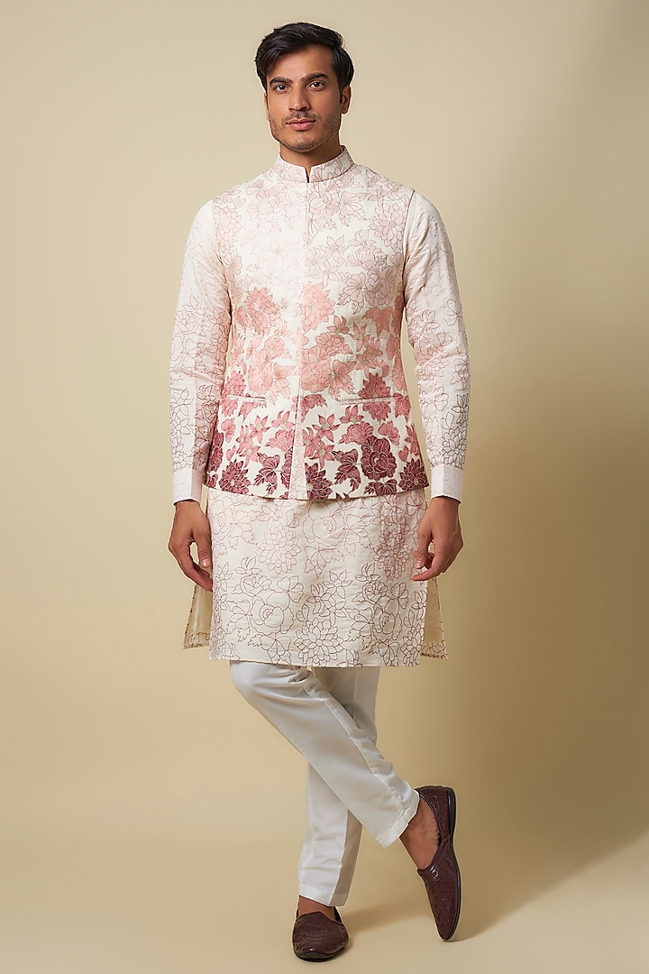 Off-White Raw Silk Resham Floral Embroidered Bundi Jacket Set by RNG Safawala Men at Pernia's Pop Up Shop