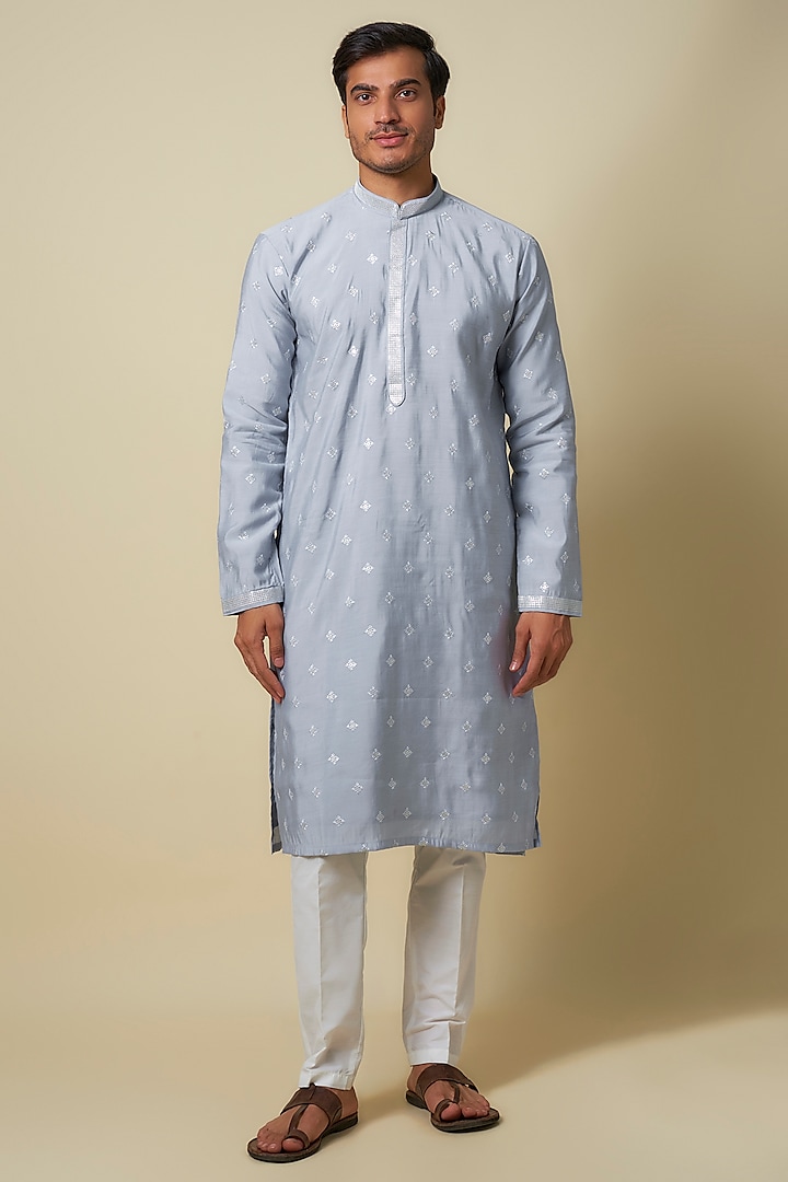 Blue Muslin Silk Thread Embroidered Kurta Set by RNG Safawala Men at Pernia's Pop Up Shop