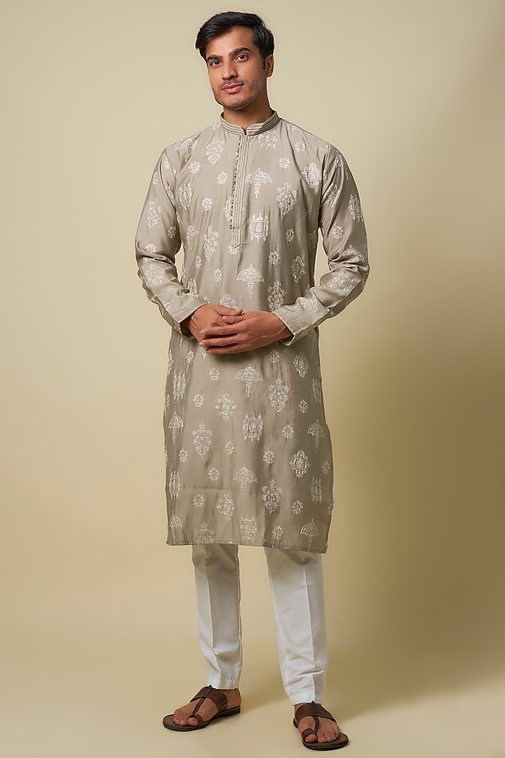 Beige Muslin silk Resham Motifs Embroidered Kurta Set by RNG Safawala Men at Pernia's Pop Up Shop