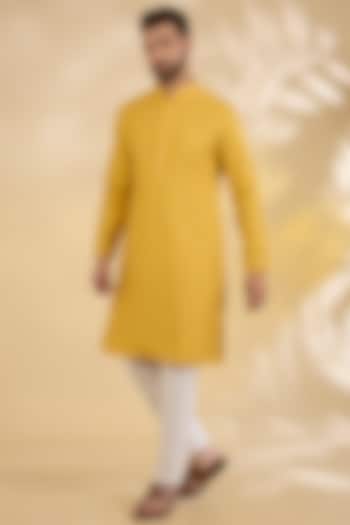 Yellow Cotton Silk Cutdana Embroidered Kurta Set by RNG Safawala Men at Pernia's Pop Up Shop