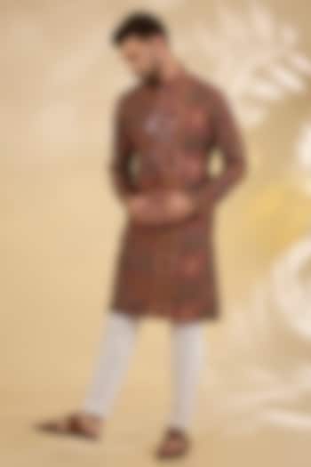 Maroon Muslin Silk Mirror Work Kalamkari Kurta Set by RNG Safawala Men at Pernia's Pop Up Shop