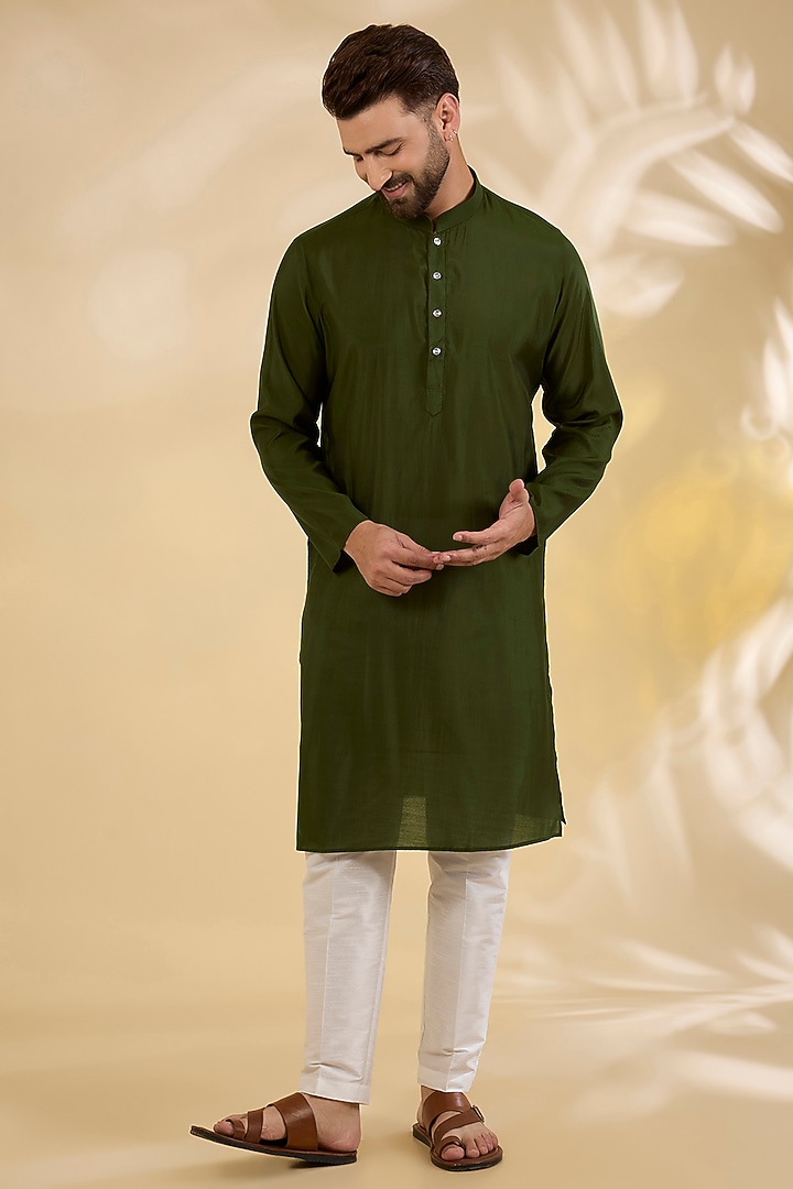 Mehendi Green Raw SIlk Floral Printed Bundi Jacket Set by RNG Safawala Men at Pernia's Pop Up Shop