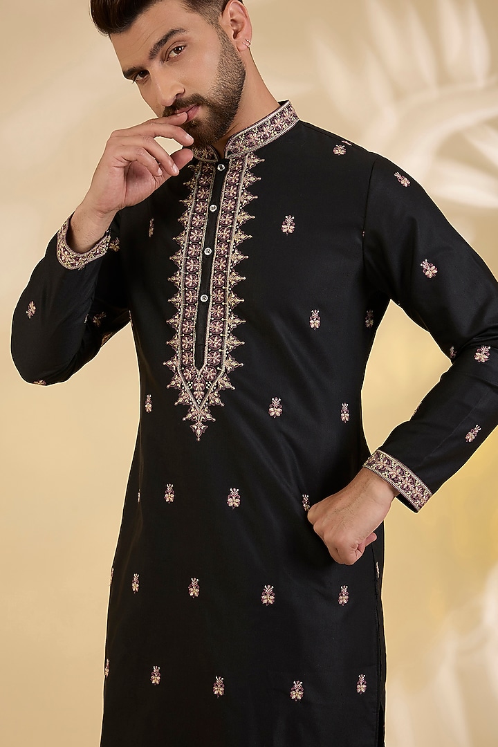 Black Cotton Silk Sequins Embroidered Kurta Set by RNG Safawala Men at Pernia's Pop Up Shop