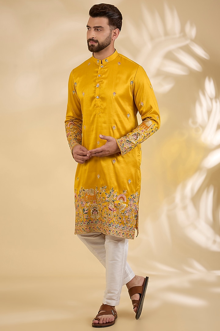 Yellow Cotton Silk Thread Embroidered Kurta Set by RNG Safawala Men at Pernia's Pop Up Shop