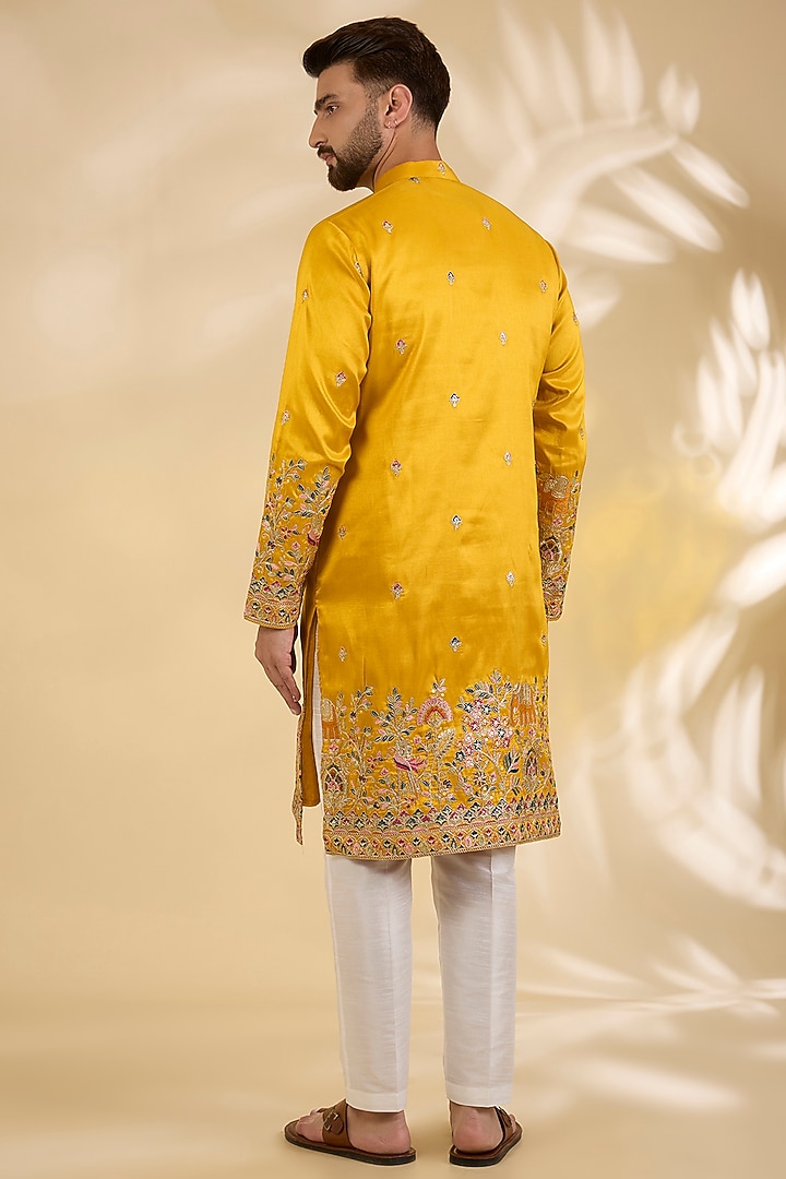 Yellow Cotton Silk Thread Embroidered Kurta Set by RNG Safawala Men at Pernia's Pop Up Shop