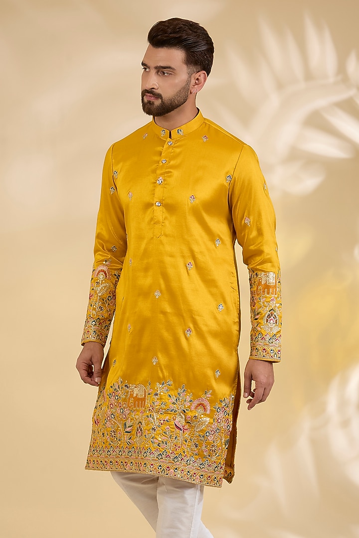 Yellow Cotton Silk Thread Embroidered Kurta Set by RNG Safawala Men at Pernia's Pop Up Shop