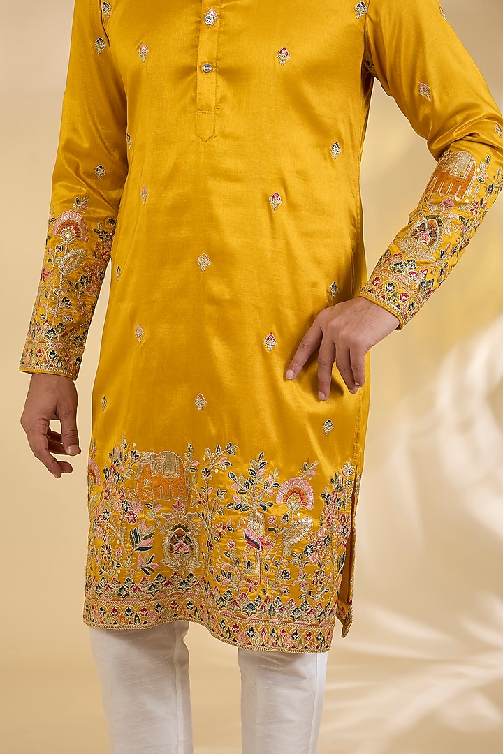 Yellow Cotton Silk Thread Embroidered Kurta Set by RNG Safawala Men at Pernia's Pop Up Shop