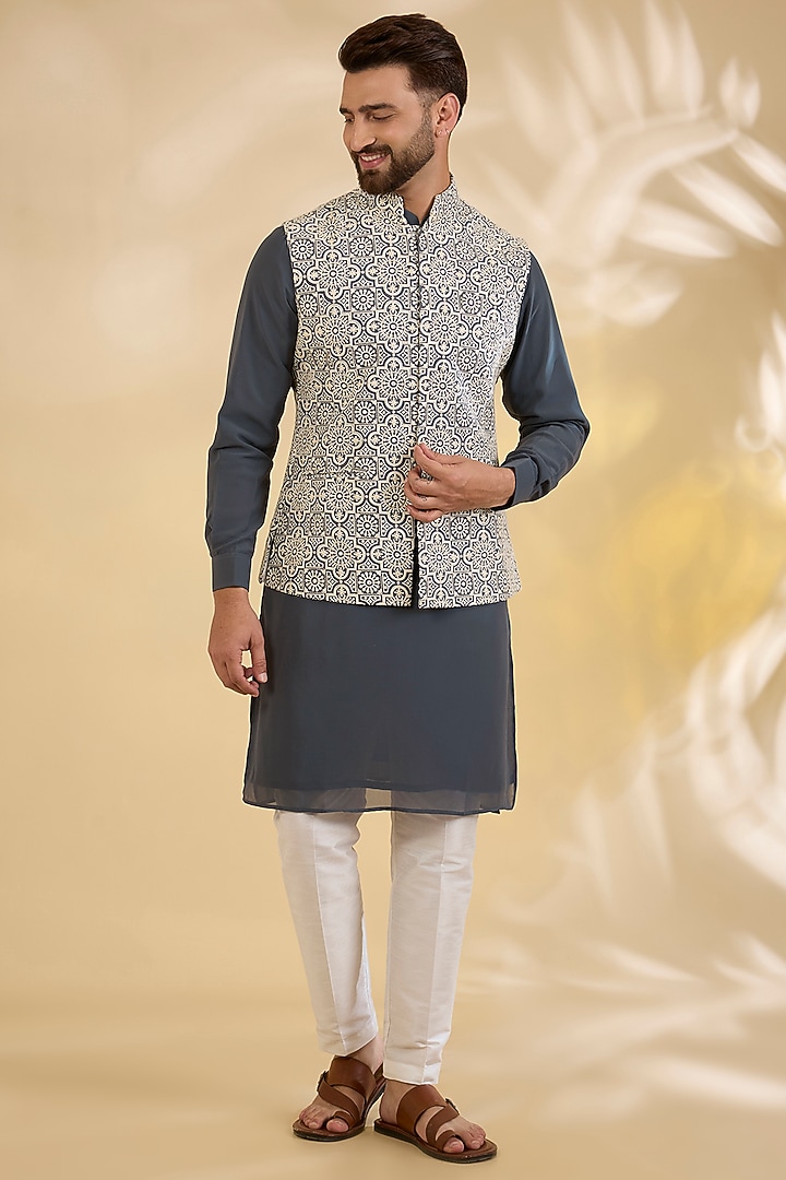 Grey Raw Silk Thread Embroidered Bundi Jacket Set by RNG Safawala Men at Pernia's Pop Up Shop