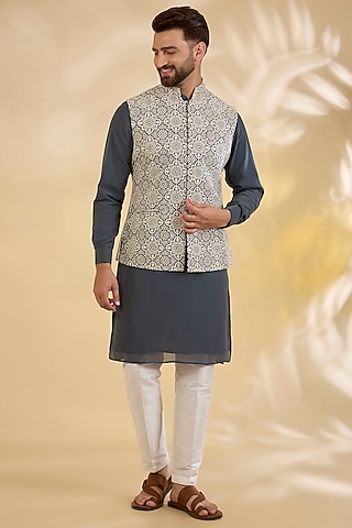 Grey Raw Silk Thread Embroidered Bundi Jacket Set by RNG Safawala Men