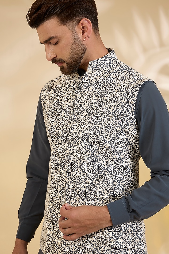 Grey Raw Silk Thread Embroidered Bundi Jacket Set by RNG Safawala Men at Pernia's Pop Up Shop